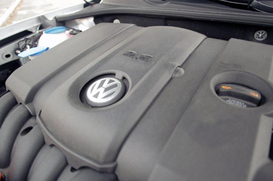  Volkswagen Passat 2.5L SEL Premium 2012 года  (фото 26 из 36)